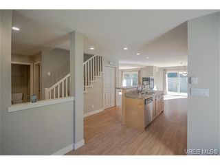 Photo 3: 3229 Ernhill Pl in VICTORIA: La Walfred Row/Townhouse for sale (Langford)  : MLS®# 713582