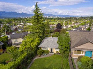 Photo 2: 3626 QUESNEL DRIVE in Vancouver: Arbutus House for sale (Vancouver West)  : MLS®# R2372113