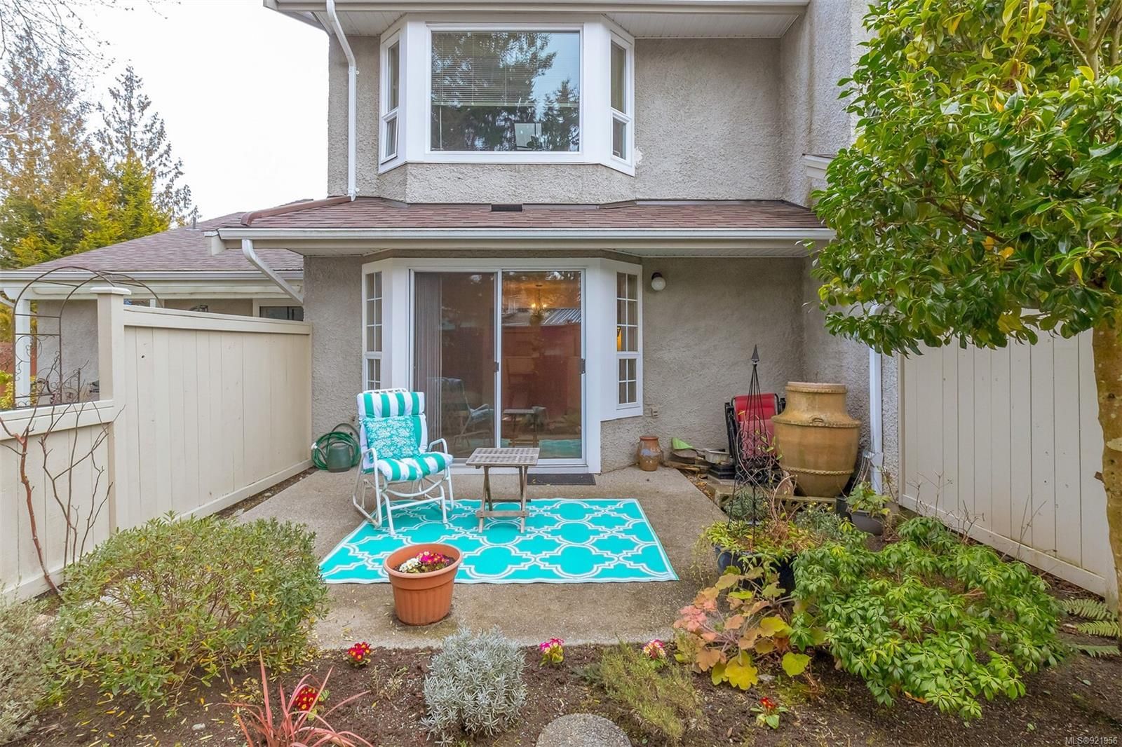 Main Photo: 68 2600 Ferguson Rd in Central Saanich: CS Turgoose Row/Townhouse for sale : MLS®# 921956
