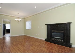 Photo 3: 949 E 39TH Avenue in Vancouver: Fraser VE House for sale (Vancouver East)  : MLS®# V940175