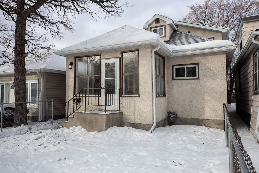 Main Photo: 284 Parkview Street in Winnipeg: St James Residential for sale (5E)  : MLS®# 202004878