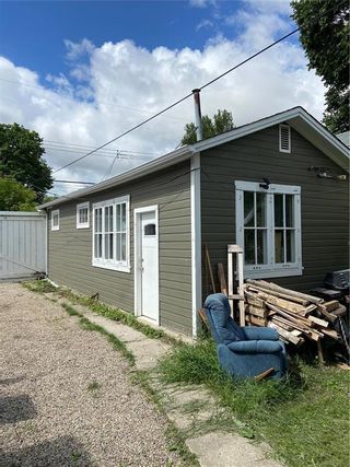 Photo 2: 782 Selkirk Avenue in Winnipeg: North End Residential for sale (4A)  : MLS®# 202215686