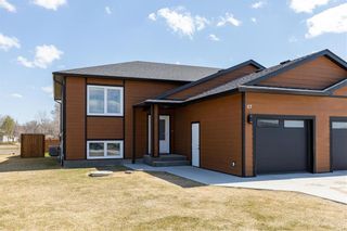 Photo 1: 67 Amberfield Drive in Mitchell: R16 Residential for sale : MLS®# 202210140