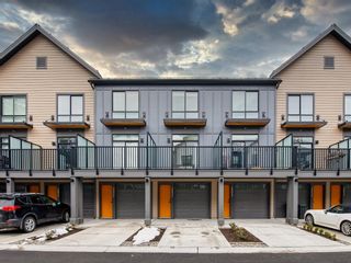 Main Photo: 38031 KEEL Way in Squamish: Valleycliffe Townhouse for sale : MLS®# R2758318