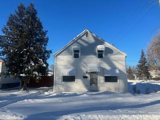 Photo 1: 71 8th St NE in Portage la Prairie: House for sale : MLS®# 202221845