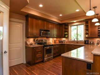 Photo 12: 2375 WALBRAN PLACE in COURTENAY: CV Courtenay East House for sale (Comox Valley)  : MLS®# 705034