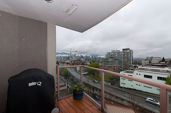 Photo 4: Photos: 805 1633 W 8TH Avenue in Vancouver: Fairview VW Condo for sale (Vancouver West)  : MLS®# V972144