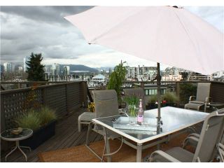 Photo 1: 860 GREENCHAIN in Vancouver: False Creek Townhouse for sale in "HEATHER POINT" (Vancouver West)  : MLS®# V884740