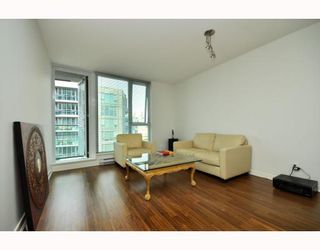 Photo 2: 2301 233 ROBSON Street in Vancouver: Downtown VW Condo for sale in "TV TOWERS 2" (Vancouver West)  : MLS®# V783514