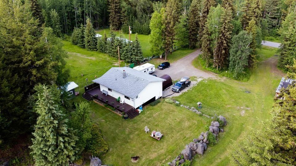 Main Photo: 1887 BRADFORD Road in Quesnel: Quesnel - Rural West House for sale : MLS®# R2779378
