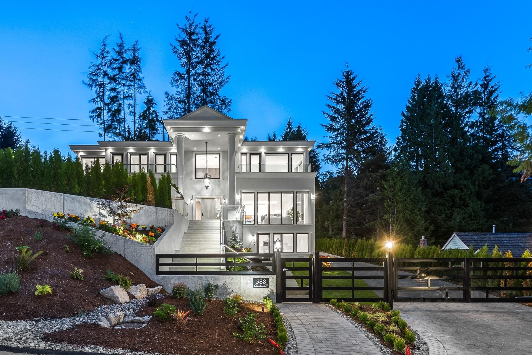 Main Photo: 588 BARNHAM Place in West Vancouver: British Properties House for sale : MLS®# R2609844