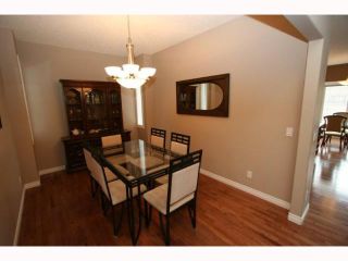 Photo 3: 108 CRESTMONT Drive SW in CALGARY: Crestmont Residential Detached Single Family for sale (Calgary)  : MLS®# C3416716