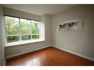 Photo 8: 6711 VILLAGE Grove in Burnaby: Highgate Townhouse for sale in "MONTEREY" (Burnaby South)  : MLS®# V849378