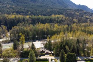 Photo 5: 49012 SHELDON Road in Sardis - Chwk River Valley: Chilliwack River Valley House for sale (Sardis)  : MLS®# R2772753