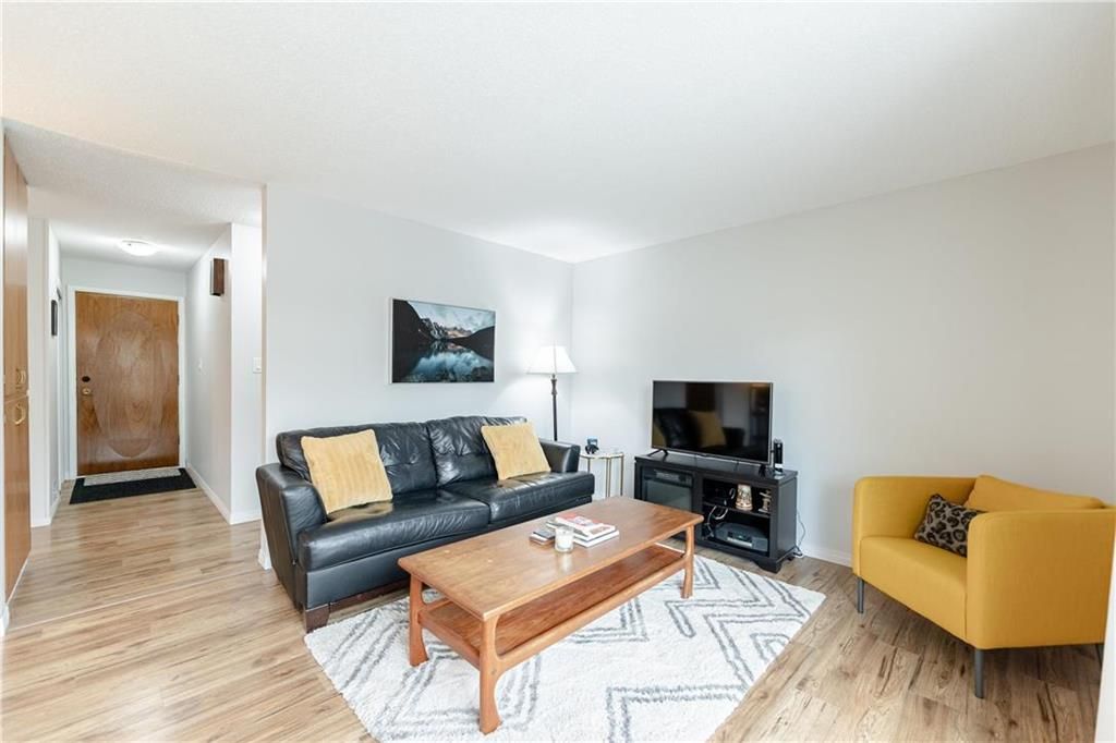 Photo 6: Photos: 2 Dallas Road in Winnipeg: Silver Heights Residential for sale (5F)  : MLS®# 202216615