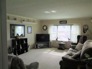 Photo 3: 19 2035 MARTENS Street in Abbotsford: Poplar Manufactured Home for sale in "MAPLEWOOD MOBILE PARK" : MLS®# R2551420