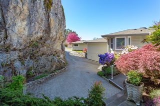 Photo 2: 808 2829 Arbutus Rd in Saanich: SE Ten Mile Point Row/Townhouse for sale (Saanich East)  : MLS®# 961237