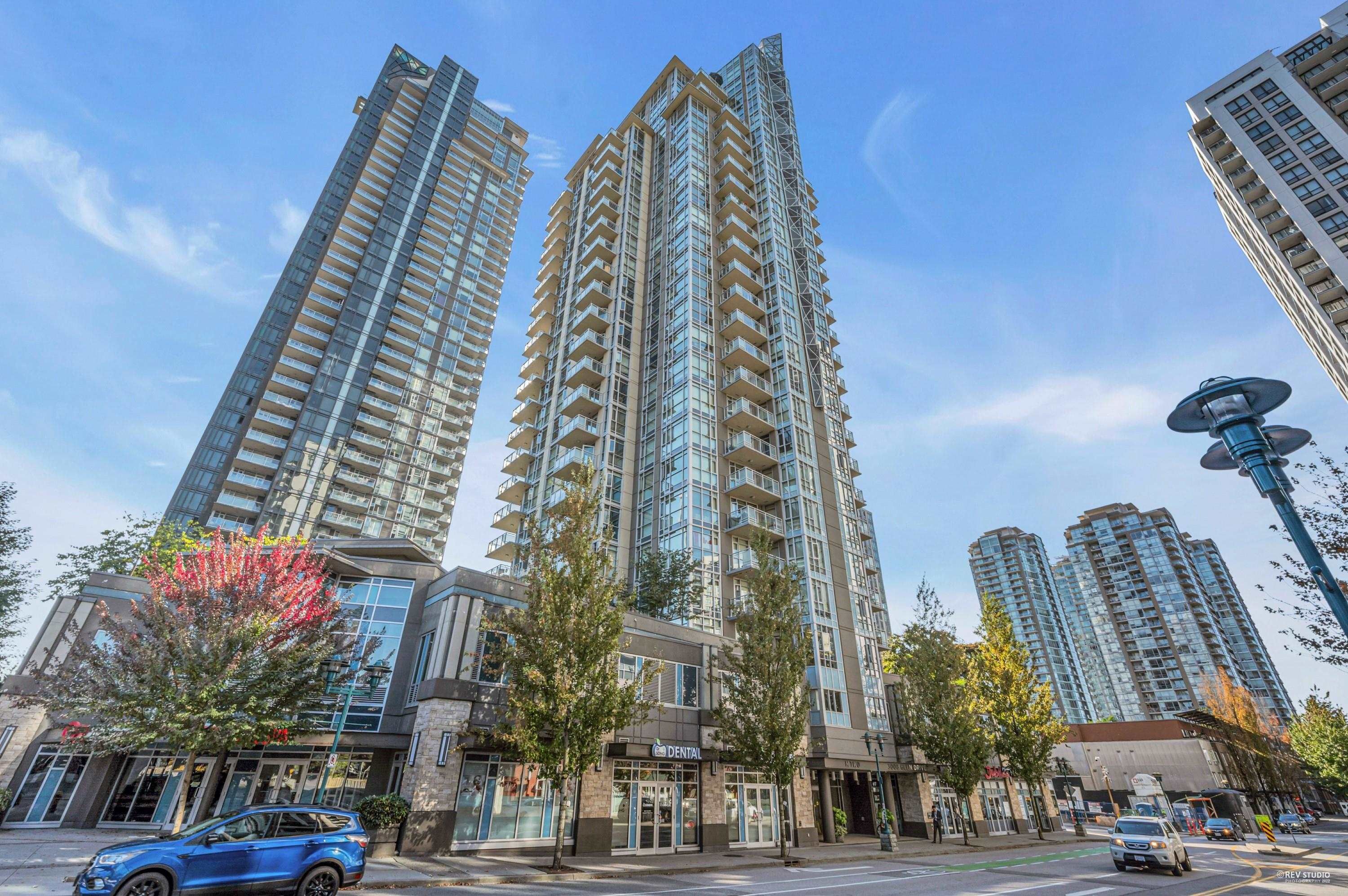 Main Photo: 2005 3008 GLEN Drive in Coquitlam: North Coquitlam Condo for sale in "M TWO" : MLS®# R2744211