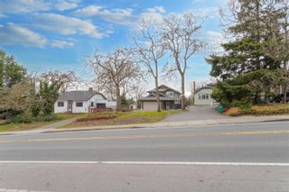 Main Photo: 988 Cloverdale Ave in Saanich: SE Quadra House for sale (Saanich East)  : MLS®# 961499