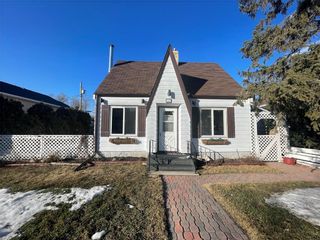 Photo 1: 221 CHERITON Avenue in Winnipeg: North Kildonan Residential for sale (3F)  : MLS®# 202207162