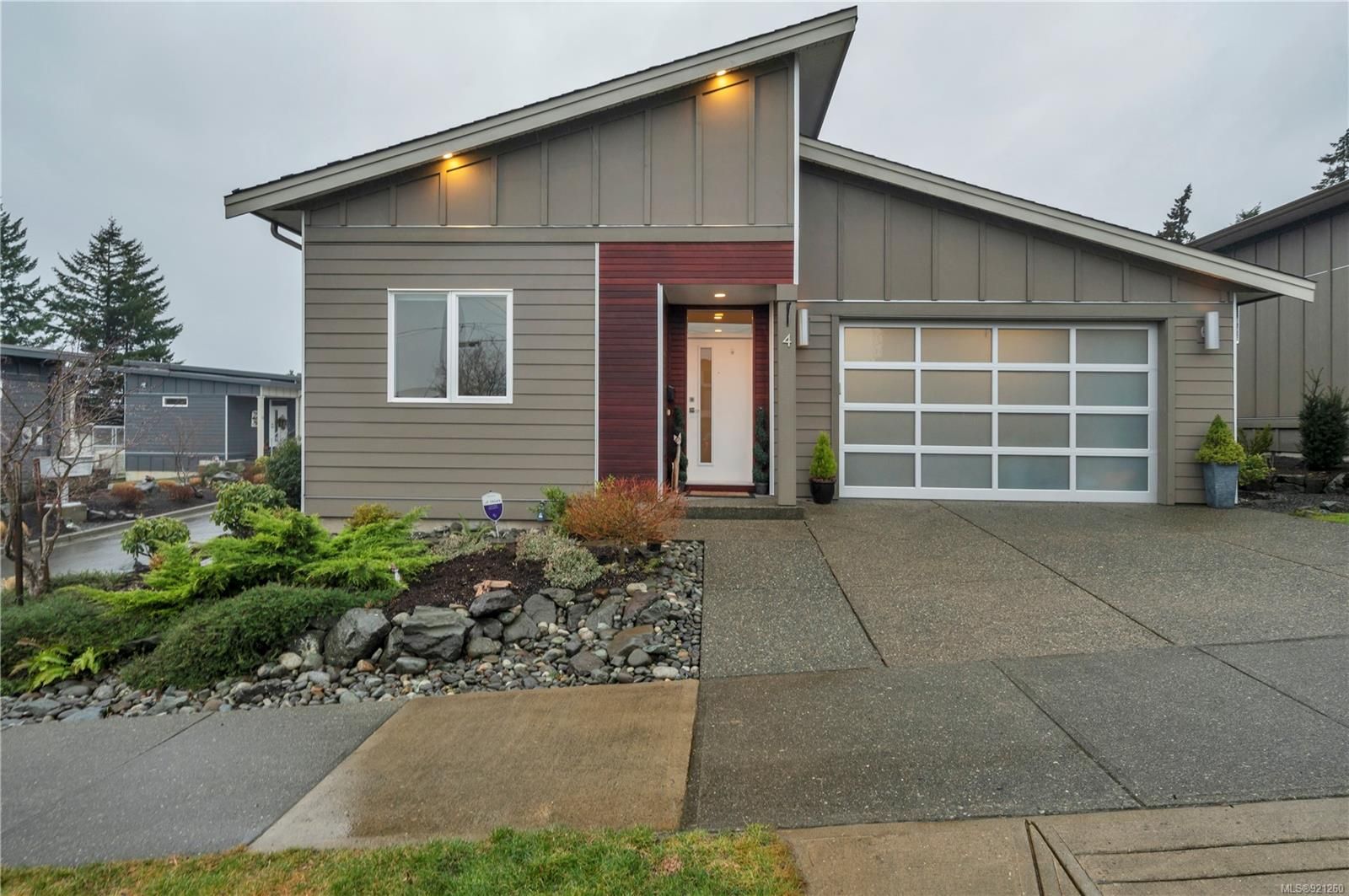 Main Photo: 4 325 Niluht Rd in Campbell River: CR Campbell River Central House for sale : MLS®# 921260