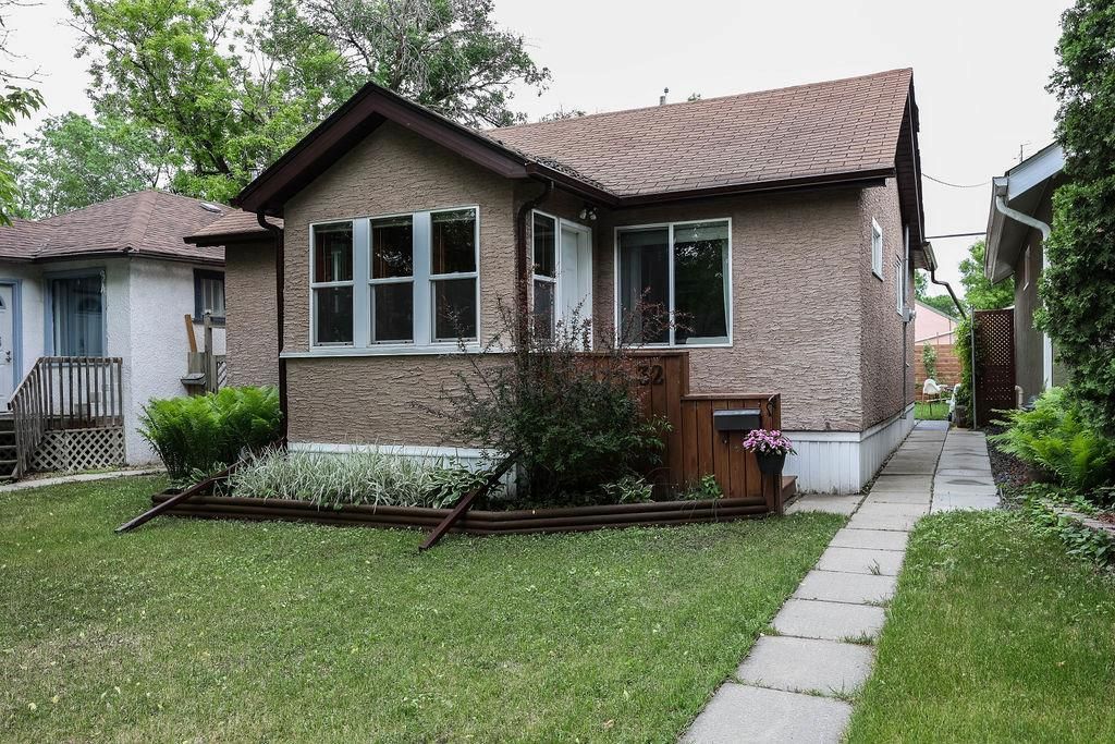 Main Photo: 32 Stranmillis Avenue in Winnipeg: Residential for sale (2D)  : MLS®# 202114383