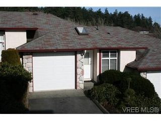 Photo 2: 26 300 Six Mile Rd in VICTORIA: VR Six Mile Row/Townhouse for sale (View Royal)  : MLS®# 560855