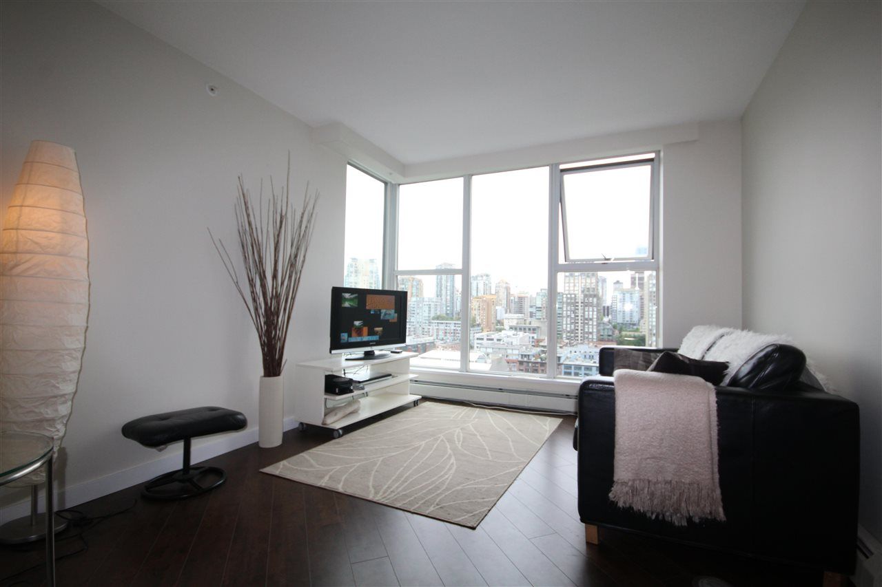 Main Photo: 2002 1009 EXPO Boulevard in Vancouver: Yaletown Condo for sale in "LANDMARK 33" (Vancouver West)  : MLS®# R2090524