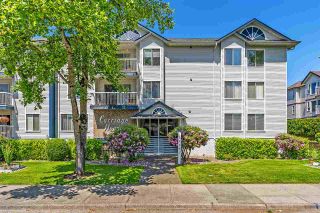 Photo 18: 301 17695 58 Avenue in Surrey: Cloverdale BC Condo for sale in "The Carriage House" (Cloverdale)  : MLS®# R2374276
