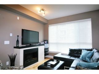 Photo 3: 201 2343 ATKINS Avenue in Port Coquitlam: Central Pt Coquitlam Condo for sale in "PEARL" : MLS®# V1070597