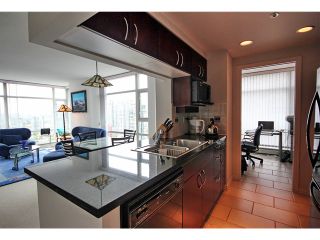 Photo 3: 2706 1199 MARINASIDE Crescent in Vancouver: Yaletown Condo for sale in "AQUARIUS 1" (Vancouver West)  : MLS®# V1064284