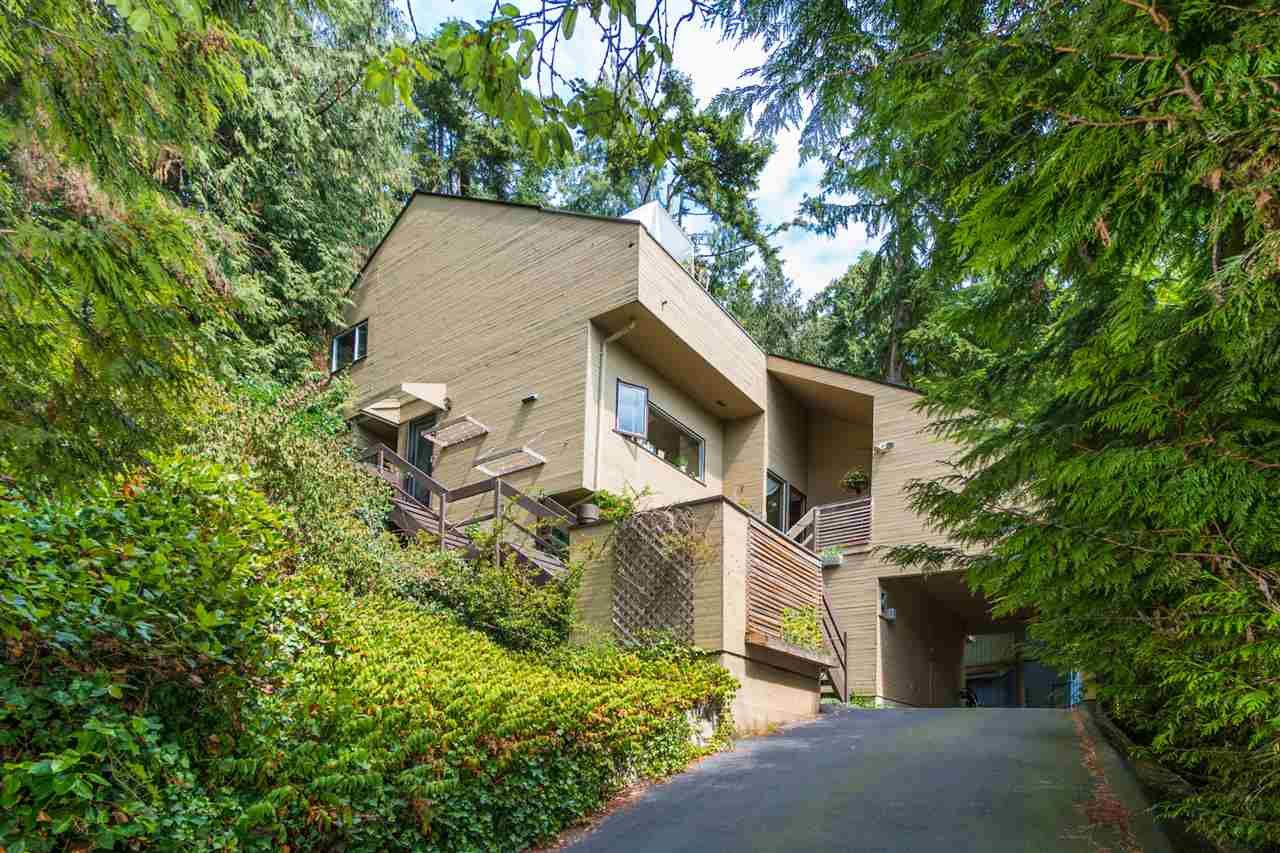 Main Photo: 3901 BAYRIDGE PLACE in West Vancouver: Bayridge House for sale : MLS®# R2535819