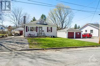 Photo 1: 10 STUART STREET in Brockville: House for sale : MLS®# 1387957