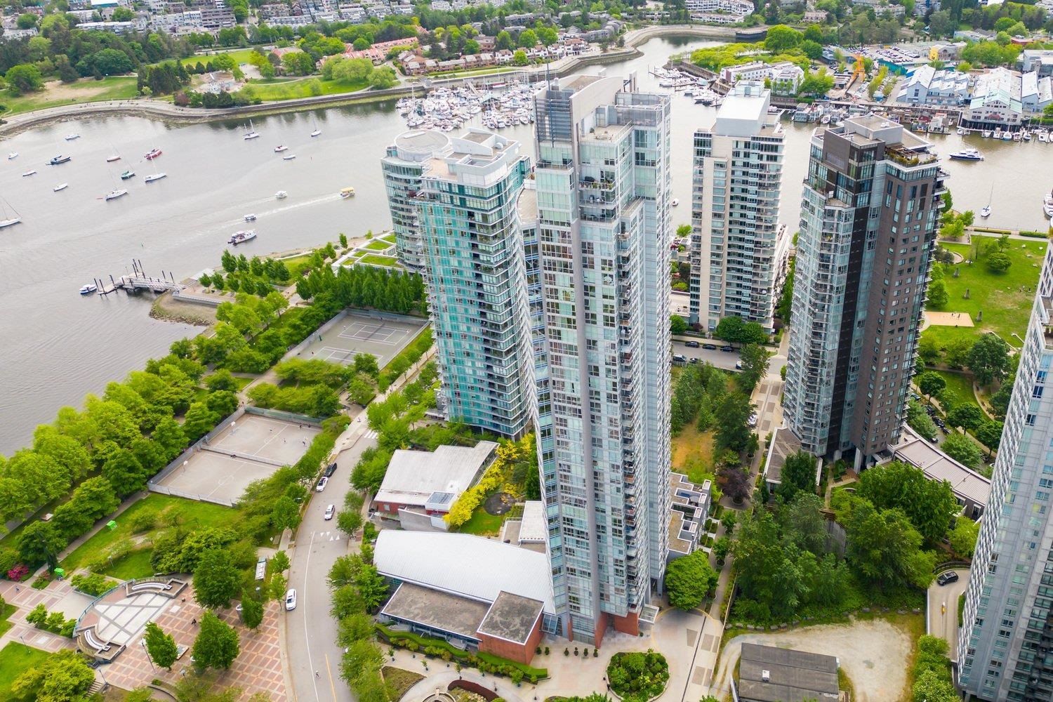 Main Photo: 706 1408 STRATHMORE Mews in Vancouver: Yaletown Condo for sale in "WEST ONE" (Vancouver West)  : MLS®# R2780410