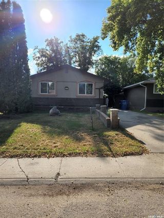 Photo 3: 829 Macklem Drive in Saskatoon: Massey Place Residential for sale : MLS®# SK893857