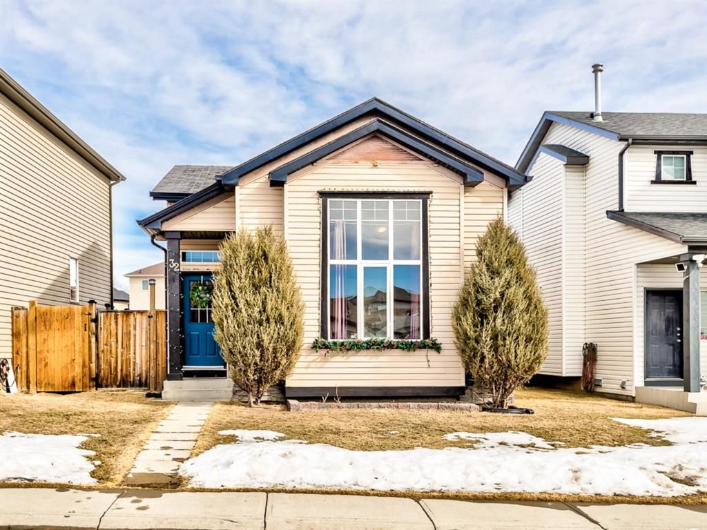 Main Photo: 32 Covehaven Road NE in Calgary: Coventry Hills Detached for sale : MLS®# A1075781