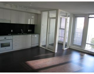 Photo 3: 707 602 CITADEL PARADE BB in Vancouver: Downtown VW Condo for sale in "SPECTRUM 4" (Vancouver West)  : MLS®# V739025