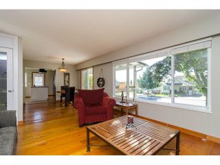 Photo 4: 15871 THRIFT Avenue: White Rock House for sale (South Surrey White Rock)  : MLS®# R2057585