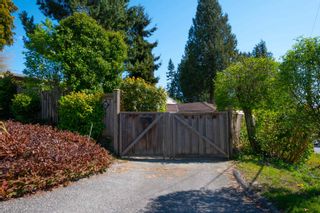 Photo 2: 2094 INGLEWOOD Avenue in West Vancouver: Ambleside House for sale : MLS®# R2875156