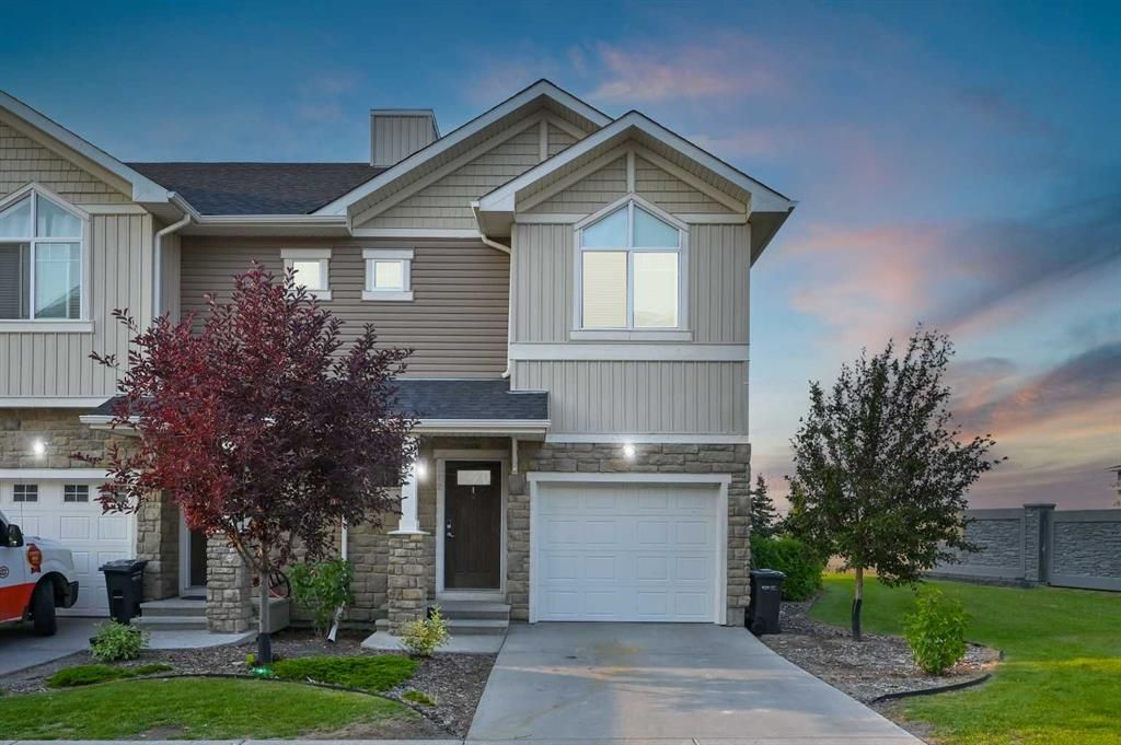 Main Photo: 112 Skyview Ranch Grove NE in Calgary: Skyview Ranch Row/Townhouse for sale : MLS®# A2071181