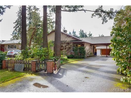 Main Photo: 425 Tipton Ave in VICTORIA: Co Wishart South House for sale (Colwood)  : MLS®# 753369