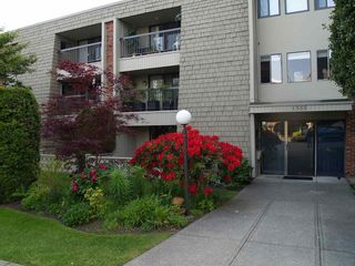 Photo 3: 105 1355 FIR Street: White Rock Condo for sale in "THE PAULINE" (South Surrey White Rock)  : MLS®# R2452056