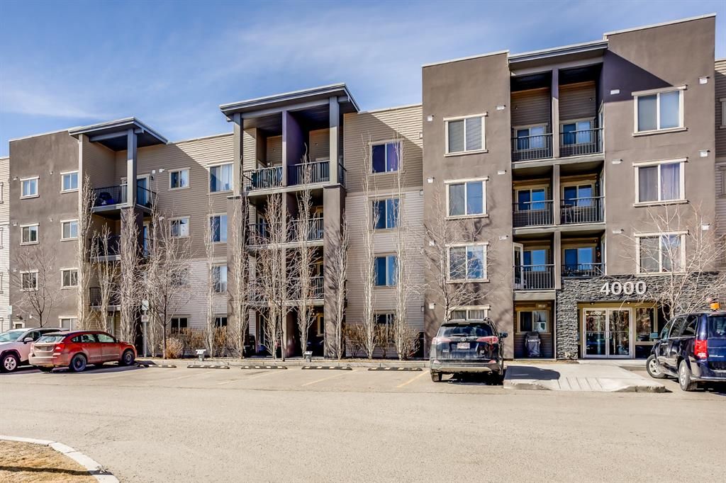 Welcome to this Well Cared for Condo in the Creekside Village Complex in Airdrie.