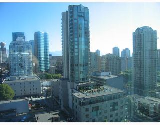 Photo 2: 1602 928 RICHARDS Street in Vancouver: Downtown VW Condo for sale in "SAVOY" (Vancouver West)  : MLS®# V670073