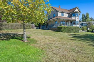 Photo 3: 1555 W Burnside Rd in Saanich: SW Granville House for sale (Saanich West)  : MLS®# 858009