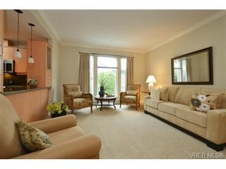 Photo 3: 762 Hill Rise Lane in VICTORIA: SE Cordova Bay Row/Townhouse for sale (Saanich East)  : MLS®# 727178