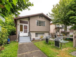 Photo 2: 2349 HAWTHORNE Avenue in Port Coquitlam: Central Pt Coquitlam House for sale : MLS®# R2747623