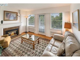 Photo 4: 2025 Lansdowne Rd in VICTORIA: OB Henderson House for sale (Oak Bay)  : MLS®# 759045