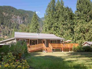 Photo 1: 14848 SQUAMISH VALLEY ROAD in Squamish: Upper Squamish House for sale : MLS®# R2193878