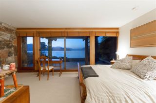 Photo 13: 370 - 374 SMUGGLERS COVE Road: Bowen Island House for sale in "Hood Point" : MLS®# R2746946